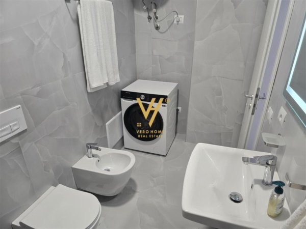 Tirane, jepet me qera apartament 1+1+Ballkon Kati 6, 70 m² 450 € (ALI DEM)