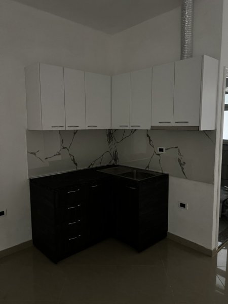 Tirane, jepet me qera apartament 1+1+Aneks+Ballkon Kati 1, 50 m² 230 € (Sabri Tofiku)