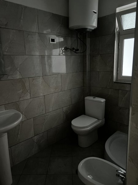 Tirane, jepet me qera apartament 1+1+Aneks+Ballkon Kati 1, 50 m² 230 € (Sabri Tofiku)