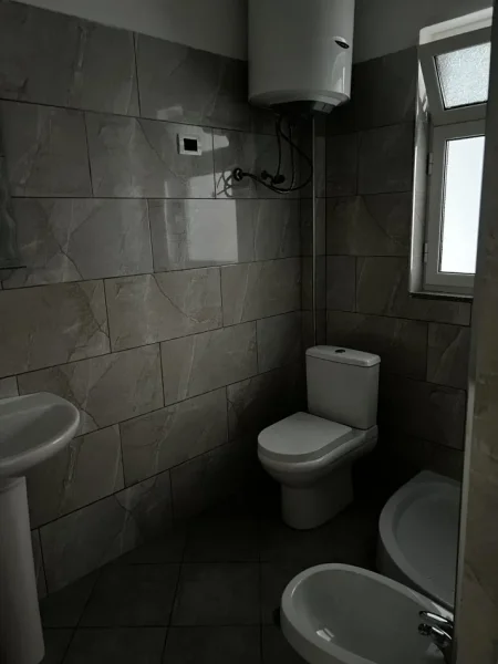 Tirane, jepet me qera apartament 1+1+Aneks+Ballkon Kati 1, 50 m² 230 € (Sabri Tofiku)