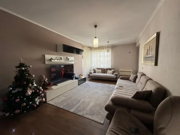 Tirane, shitet apartament 3+1+Ballkon Kati 5, 150 m² 310.000 € (Komuna e Parisit)