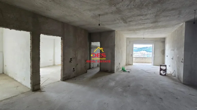 Vlore, shitet apartament 3+1+Ballkon Kati 13, 187 m² (Rruga Hajredin Haxhiraj)