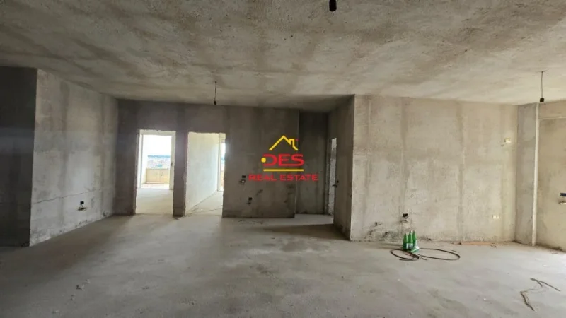 Vlore, shitet apartament 3+1+Ballkon Kati 13, 187 m² (Rruga Hajredin Haxhiraj)