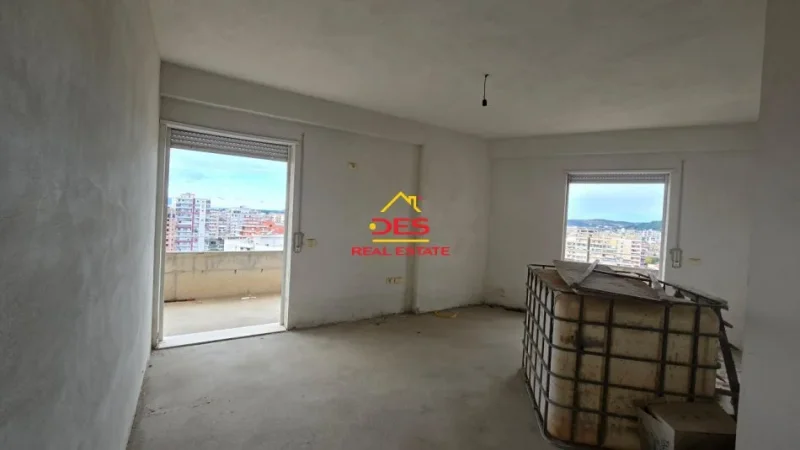 Vlore, shitet apartament 3+1+Ballkon Kati 13, 187 m² (Rruga Hajredin Haxhiraj)
