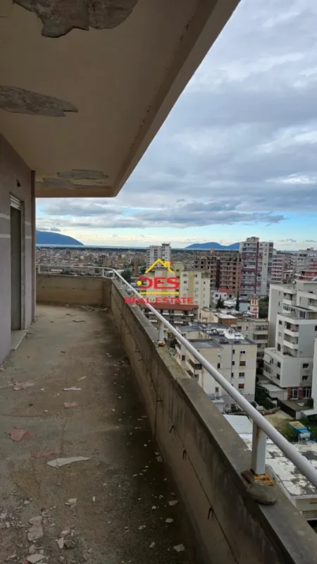 Vlore, shitet apartament 3+1+Ballkon Kati 13, 187 m² (Rruga Hajredin Haxhiraj)