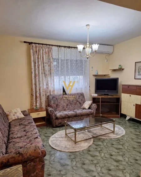 Tirane, jepet me qera apartament 1+1+Ballkon Kati 5, 75 m² 550 € (STADIUMI DINAMO)