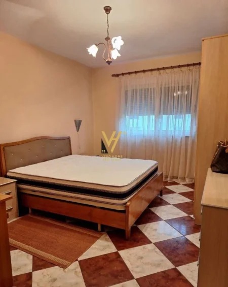 Tirane, jepet me qera apartament 1+1+Ballkon Kati 5, 75 m² 550 € (STADIUMI DINAMO)