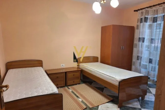 Tirane, jepet me qera apartament 1+1+Ballkon Kati 5, 75 m² 550 € (STADIUMI DINAMO)