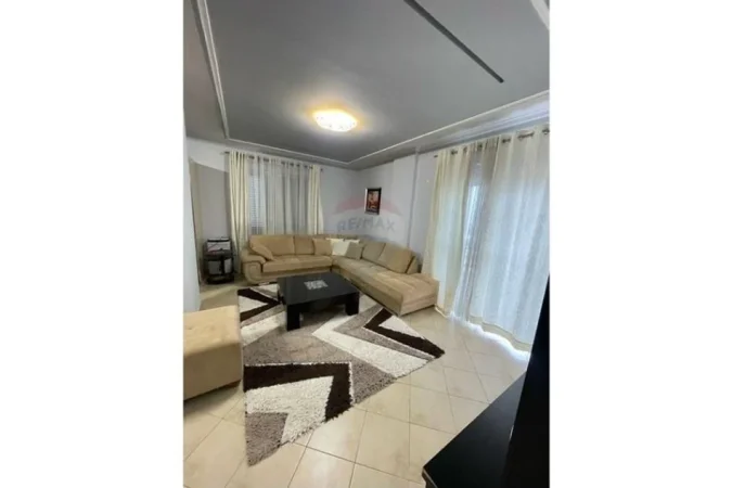 Tirane, jepet me qera apartament 2+1+Ballkon Kati 4, 100 m² 680 € (Rruga Kodra e Diellit)
