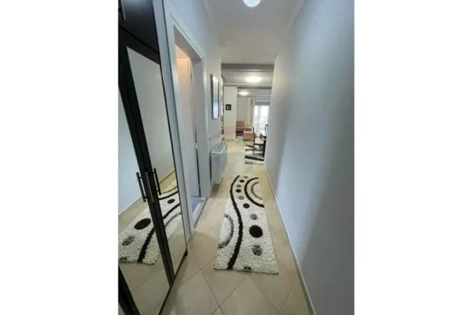 Tirane, jepet me qera apartament 2+1+Ballkon Kati 4, 100 m² 680 € (Rruga Kodra e Diellit)