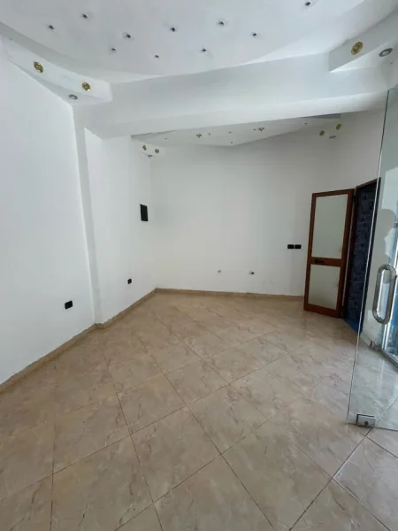 Durres, shitet dyqan Kati 0, 35 m² 69.000 € (Lagja 17, Zjarrfiksja, Durres)
