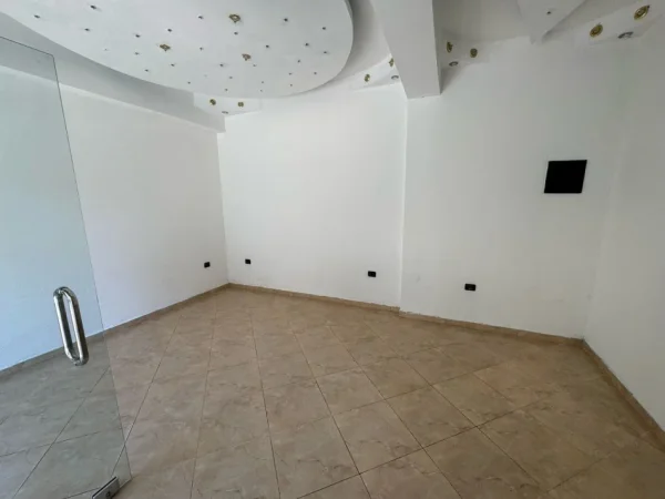 Durres, shitet dyqan Kati 0, 35 m² 69.000 € (Lagja 17, Zjarrfiksja, Durres)
