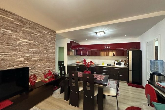 Tirane, jepet me qera apartament 2+1 Kati 1, 550 € (Bulevardi Migjeni)