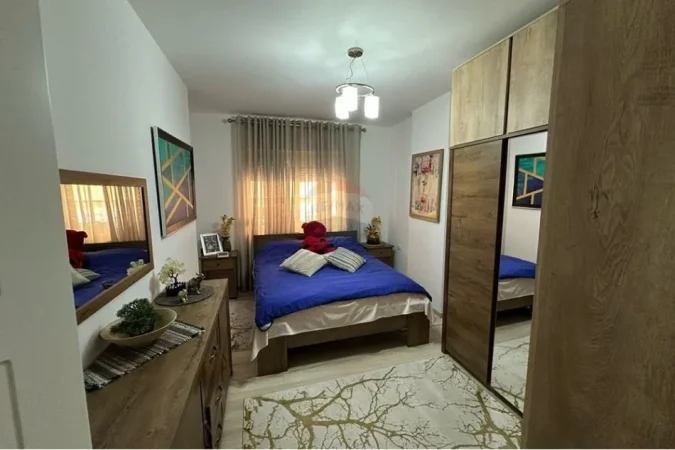 Tirane, jepet me qera apartament 2+1 Kati 1, 550 € (Bulevardi Migjeni)