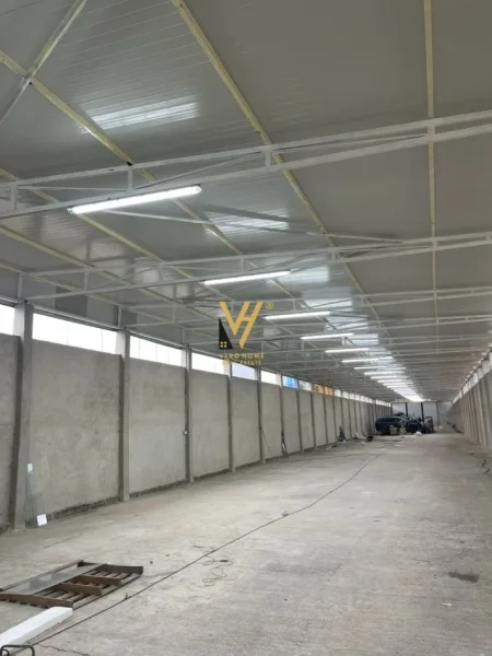 Tirane, jepet me qera magazine Kati 0, 800 m² 2.000 € (VORE)