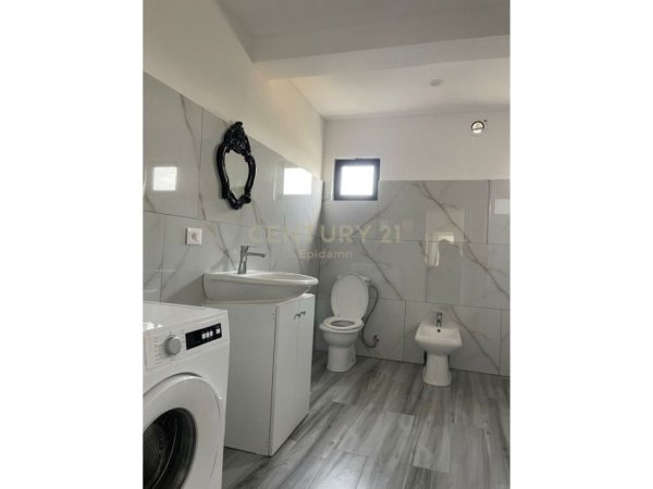 Durres, jepet me qera apartament 2+1+Ballkon Kati 3, 135 m² 280 € (spitalle)