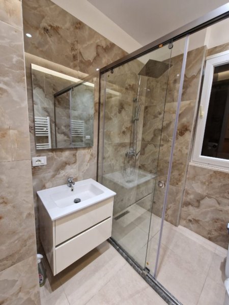 Tirane, jepet me qera apartament 2+1+Ballkon Kati 3, 115 m² 1.000 € (Kopshti Zoologjik)