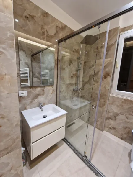 Tirane, jepet me qera apartament 2+1+Ballkon Kati 3, 115 m² 1.000 € (Kopshti Zoologjik)