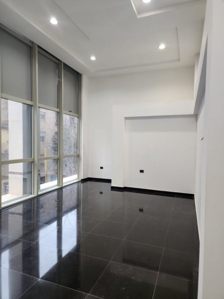 Tirane, shes dyqan Kati 1, 108 m² 225.000 € (Bardhok Biba)