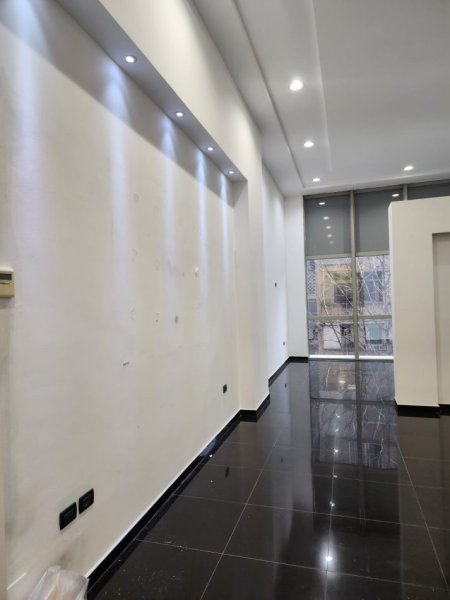 Tirane, shes dyqan Kati 1, 108 m² 225.000 € (Bardhok Biba)