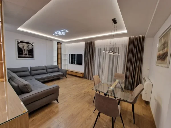 Tirane, jepet me qera apartament 2+1+Ballkon Kati 3, 115 m² 1.000 € 