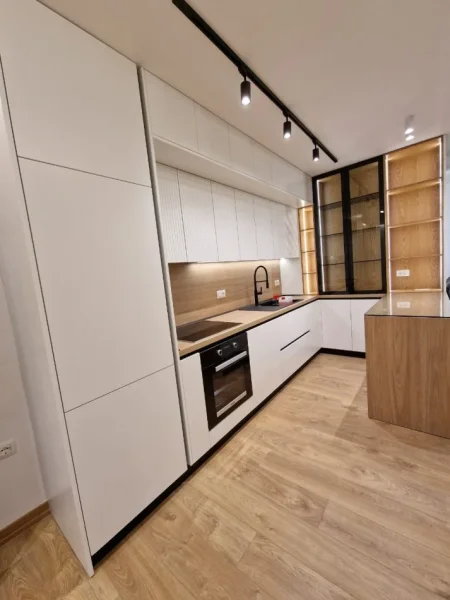 Tirane, jepet me qera apartament 2+1+Ballkon Kati 3, 115 m² 1.000 € 