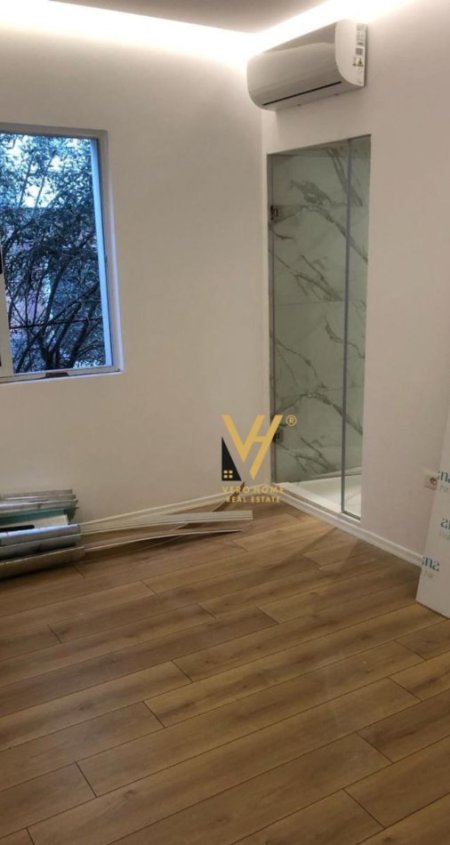 Tirane, jepet me qera Vile 2 Katshe Kati 0, 400 m² 2.000 € (KOMUNA E PARISIT)