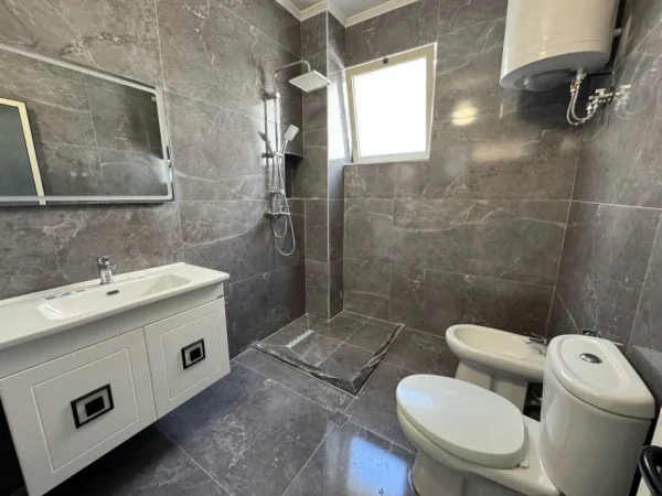 Durres, shitet apartament 1+1+Aneks+Ballkon Kati 3, 74 m² 145.000 € (Shkemb i Kavajes)