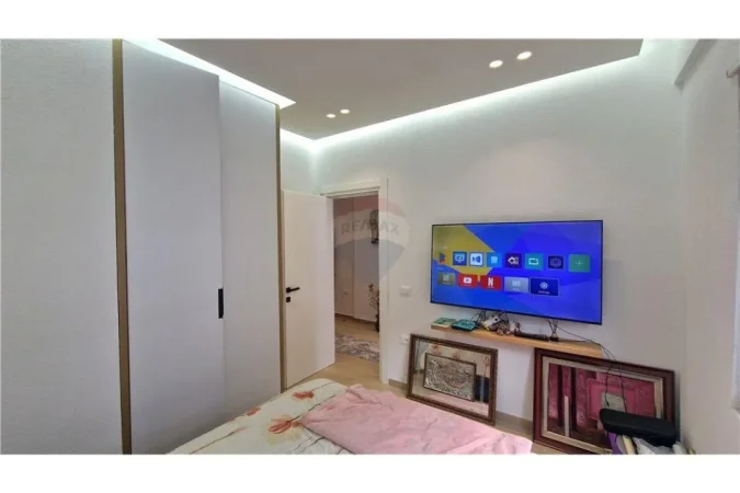 Vlore, shitet apartament 1+1+Ballkon Kati 10, 58 m² 127.600 € (Lungomare)