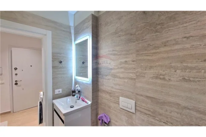 Vlore, shitet apartament 1+1+Ballkon Kati 10, 58 m² 127.600 € (Lungomare)