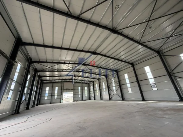 Tirane, jepet me qera magazine Kati 0, 1.075 m² 5.000 € (Kashar)