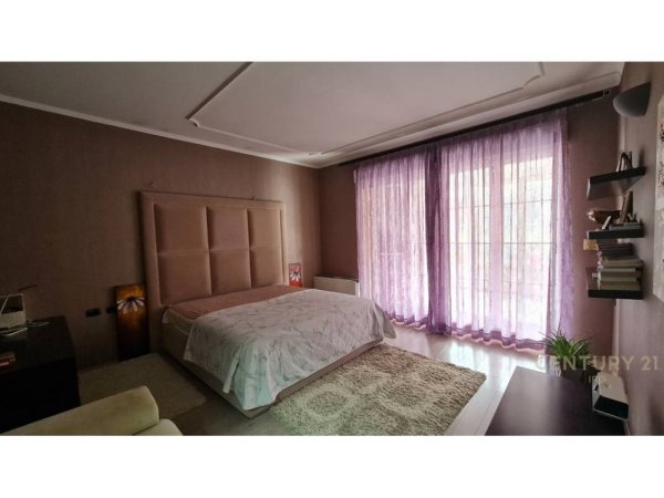 Tirane, jepet me qera apartament 2+1+Aneks+Ballkon Kati 10, 165 m² 1.800 € (Blloku)