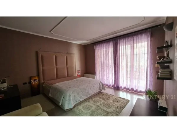 Tirane, jepet me qera apartament 2+1+Aneks+Ballkon Kati 10, 165 m² 1.800 € (Blloku)