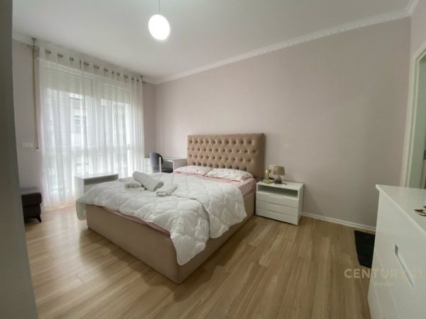 Tirane, jepet me qera apartament 2+1+Aneks+Ballkon Kati 2, 104 m² 800 € (Don Bosko)