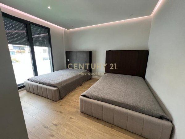 Tirane, jepet me qera apartament 3+1+Aneks+Ballkon Kati 2, 129 m² 2.360 € (Halisof, TEG)