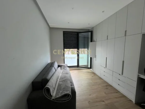 Tirane, jepet me qera apartament 3+1+Aneks+Ballkon Kati 2, 129 m² 2.360 € (Halisof, TEG)
