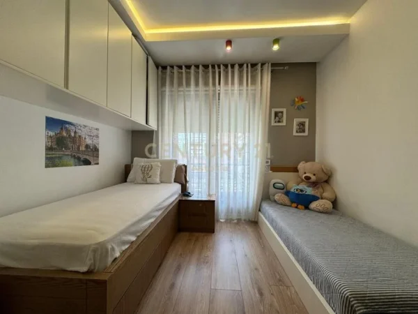 Tirane, jepet me qera apartament 2+1+Aneks+Ballkon Kati 1, 125 m² 1.400 € (Delijorgji)