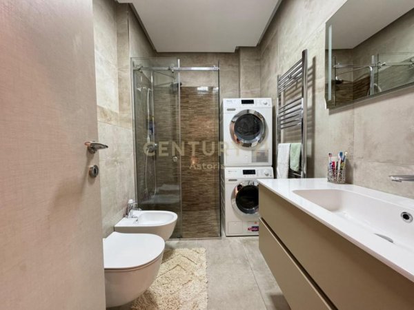 Tirane, jepet me qera apartament 2+1+Aneks+Ballkon Kati 1, 125 m² 1.400 € (Delijorgji)