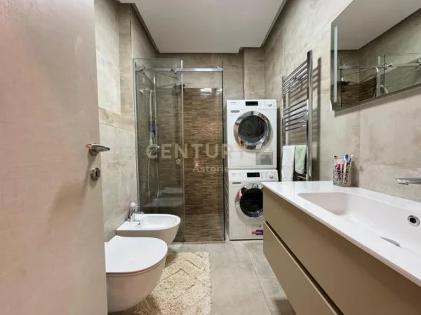 Tirane, jepet me qera apartament 2+1+Aneks+Ballkon Kati 1, 125 m² 1.400 € (Delijorgji)