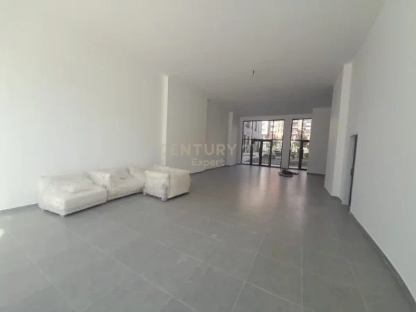 Tirane, shes ambjent biznesi Kati 0, 130 m² 520.000 € (KOMPLEKSI ZIRKON)
