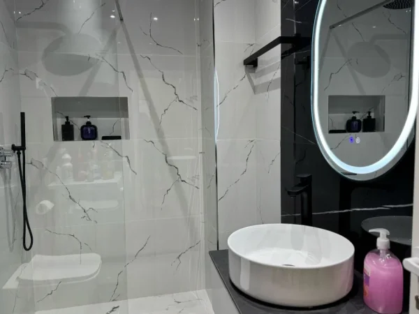 Tirane, jap me qera garsonier 1+1+Ballkon , 35 m² 35 € (Frederik Shiroka)