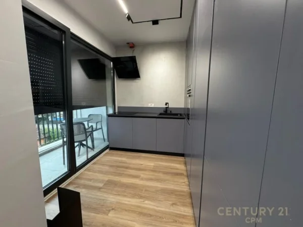 Tirane, jepet me qera apartament 2+1+Aneks+Ballkon Kati 4, 98 m² 750 € (Tregu Elektrik)