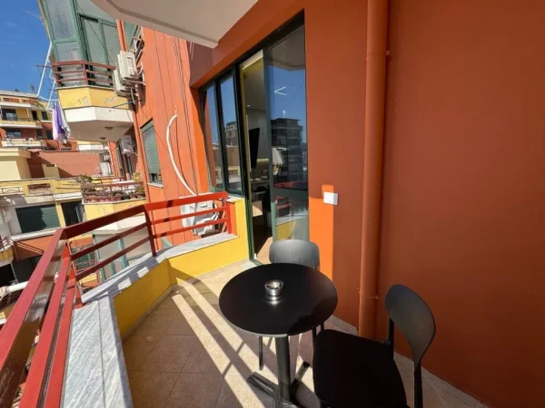 Tirane, jap me qera garsonier 1+1+Ballkon , 35 m² 35 € (Frederik Shiroka)