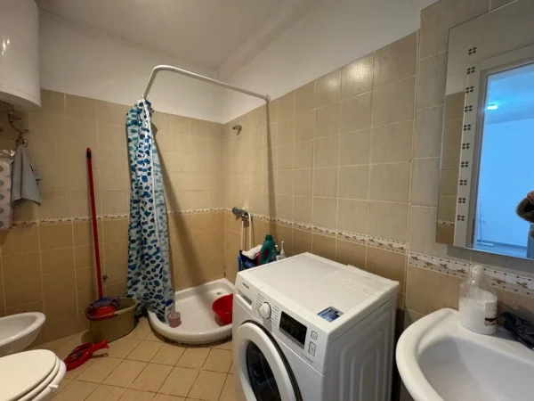 Tirane, jepet me qera apartament 2+1+Ballkon Kati 4, 80 m² 600 € (Ish Ekspozita)