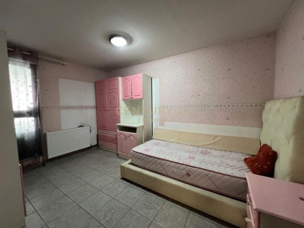 Tirane, jepet me qera apartament duplex Dublex Kati 3, 158 m² 1.000 € (Bulevardi Zogu i Parë)