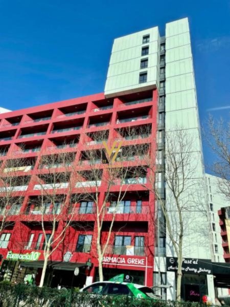 Tirane, jepet me qera zyre Kati 4, 80 m² 500 € (RRUGA E DIBRES)