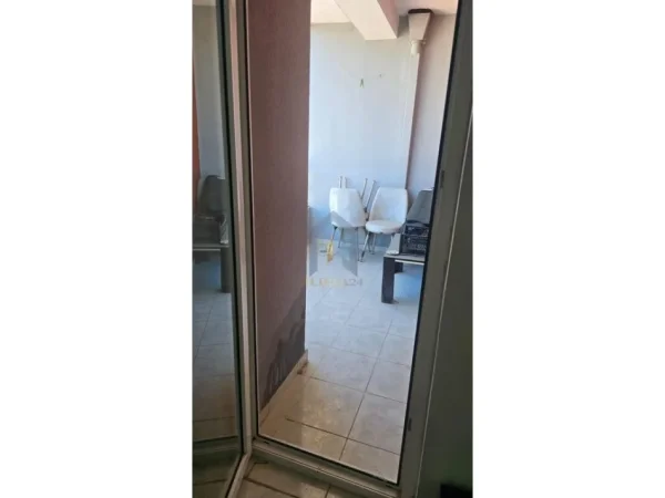 Tirane, jap me qera 1+1 Kati 7, 65 m² 350 € (Yzberisht)