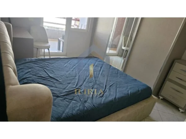 Tirane, jap me qera 1+1 Kati 7, 65 m² 350 € (Yzberisht)
