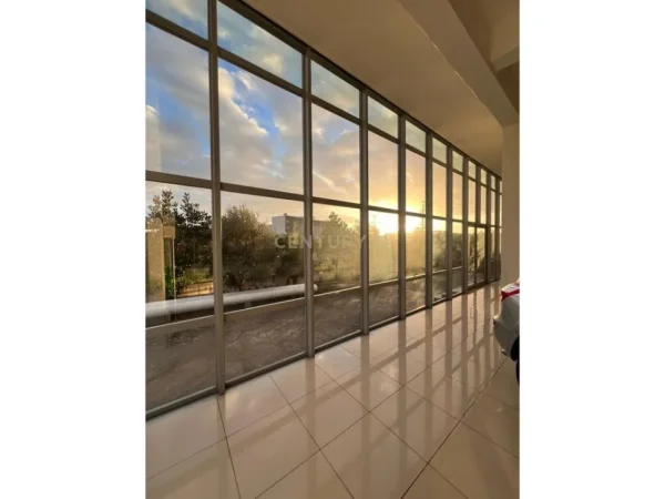 Tirane, jepet me qera ambjent biznesi , 2.500 m² 8.500 € (Autostrada Tiranë - Durrës)