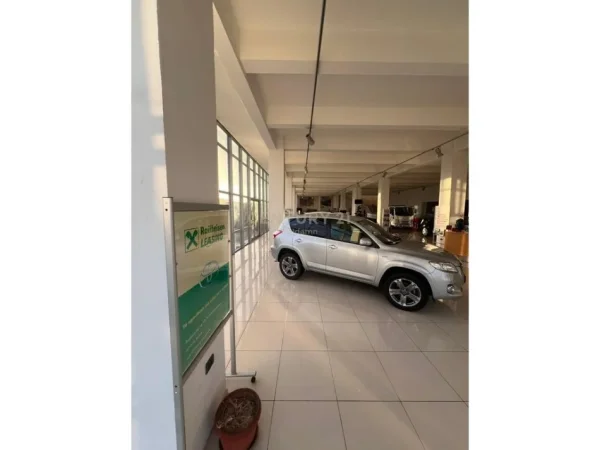 Tirane, jepet me qera ambjent biznesi , 2.500 m² 8.500 € (Autostrada Tiranë - Durrës)